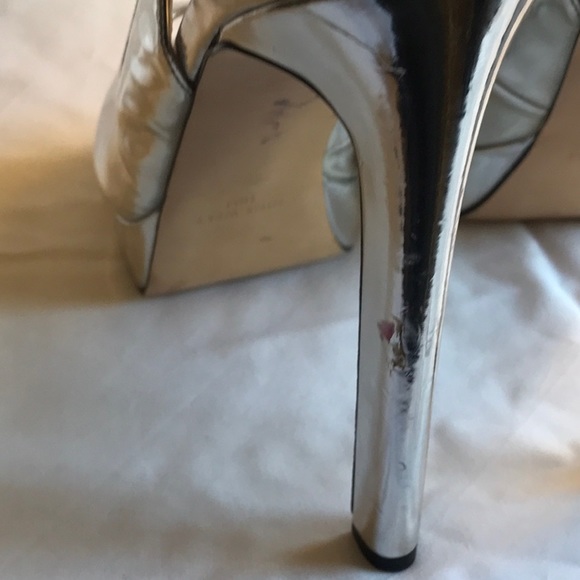 Mirrored metallic silver sling-back stiletto. - Picture 4 of 4